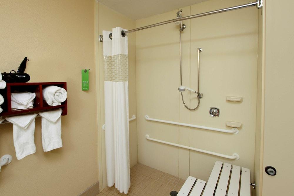 Hampton Inn Madison photo 16