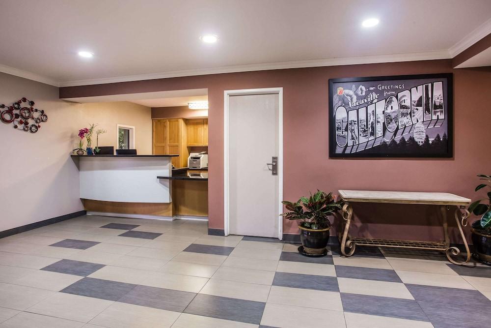 Super 8 by Wyndham Vacaville photo 2