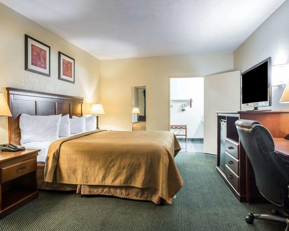 Quality Inn San Diego I-5 Naval Base photo 29