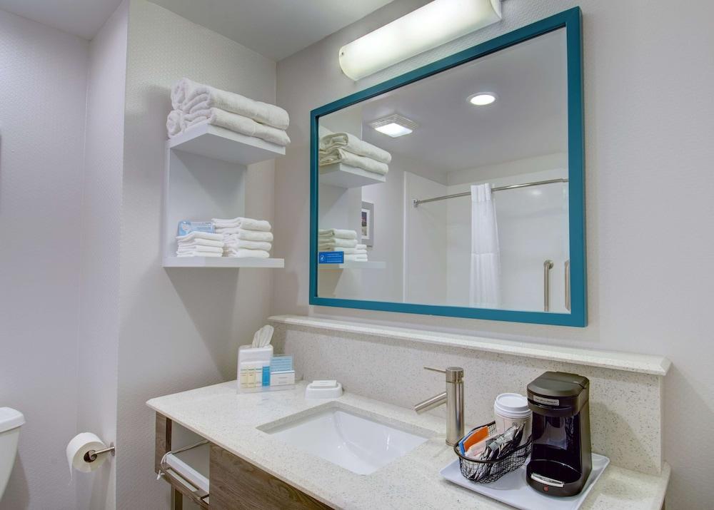 Hampton Inn & Suites Boston/Stoughton photo 23