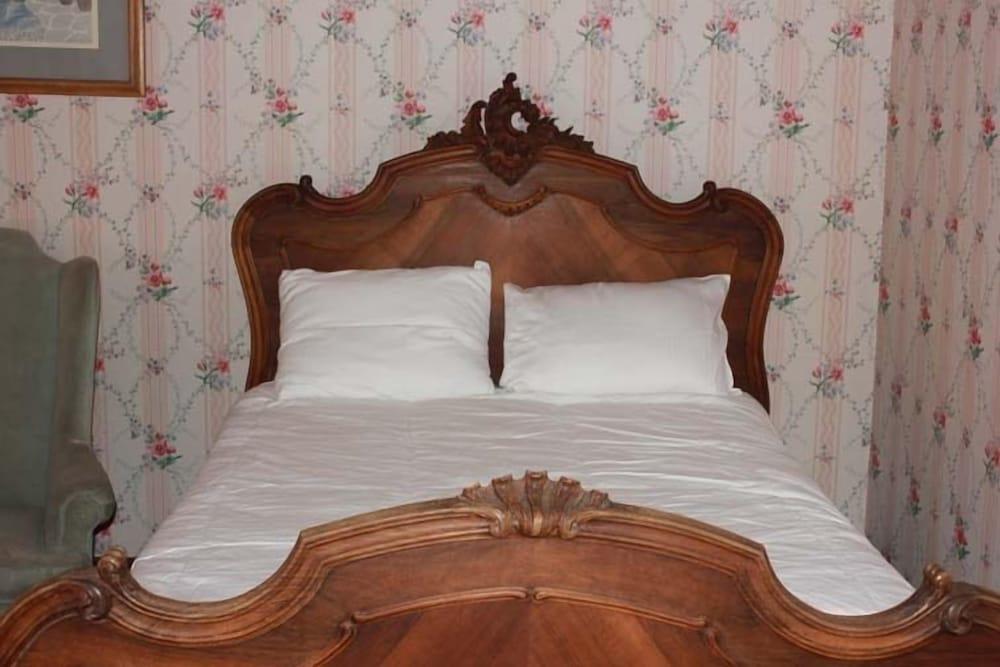 Irwin Street Inn photo 27