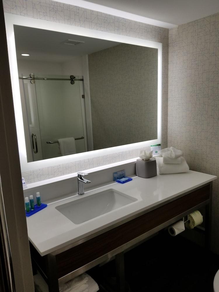 Holiday Inn Express Columbia NE - Fort Jackson by IHG photo 14