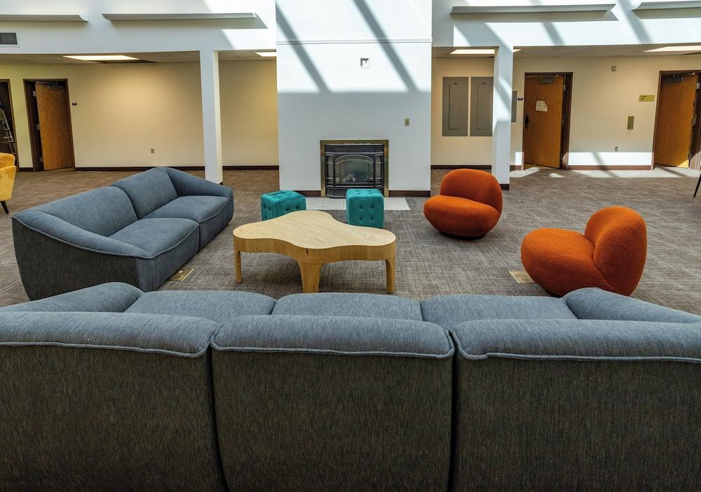 Brewster Hall photo 6