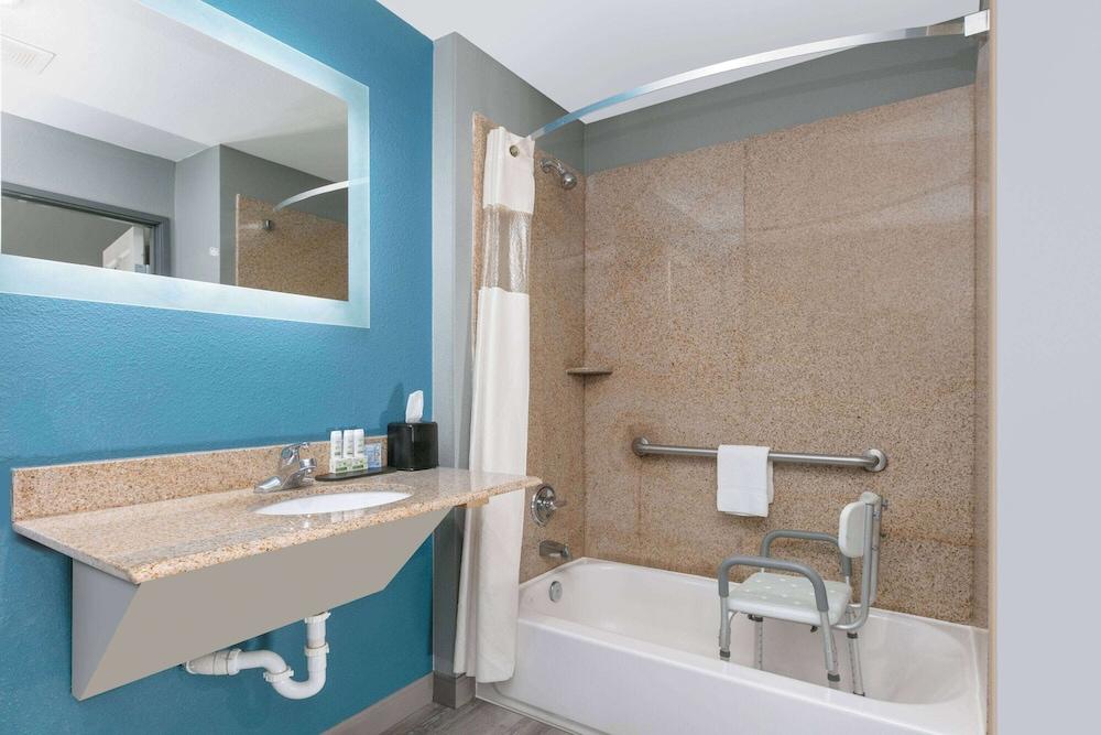 La Quinta Inn & Suites by Wyndham Decatur photo 42