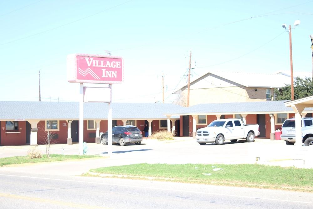 Village Inn Cotulla photo 35