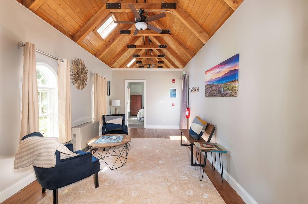 TuckAway Suites at East Branch photo 1