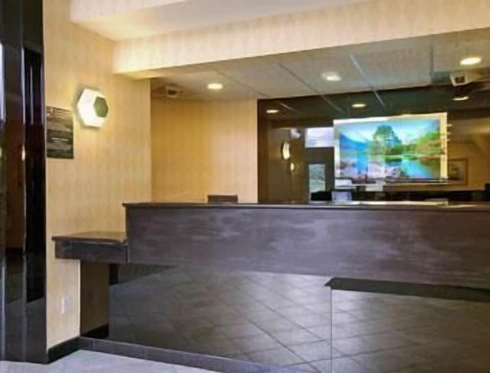 Ramada by Wyndham Parsippany photo 4