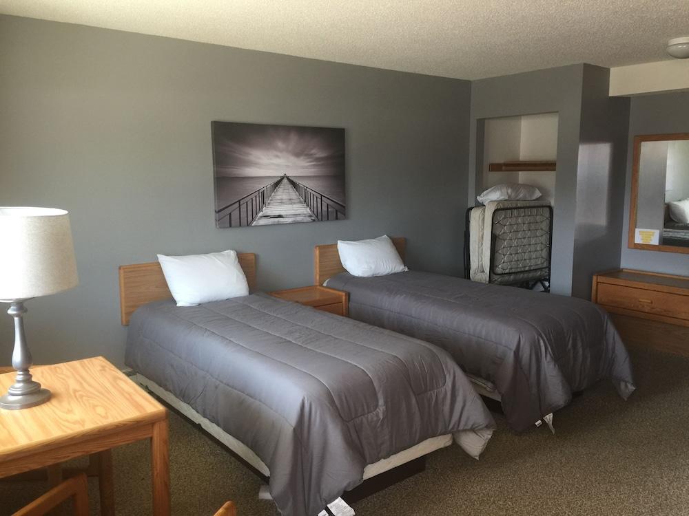 Red Door Resort & Motel photo 8