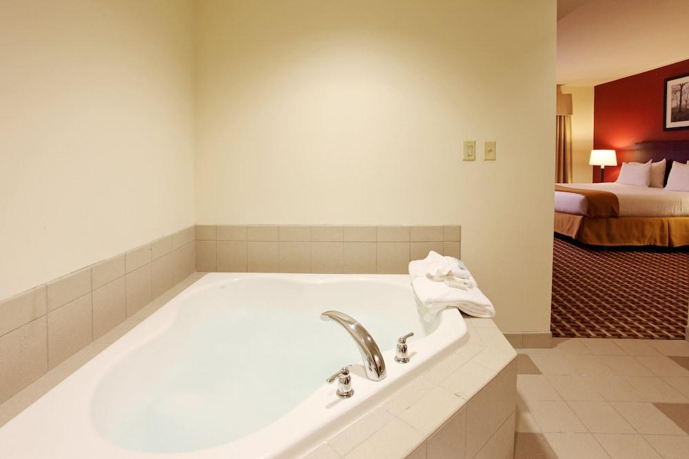 Holiday Inn Express Hotel & Suites Columbus Univ Area - Osu by IHG photo 62