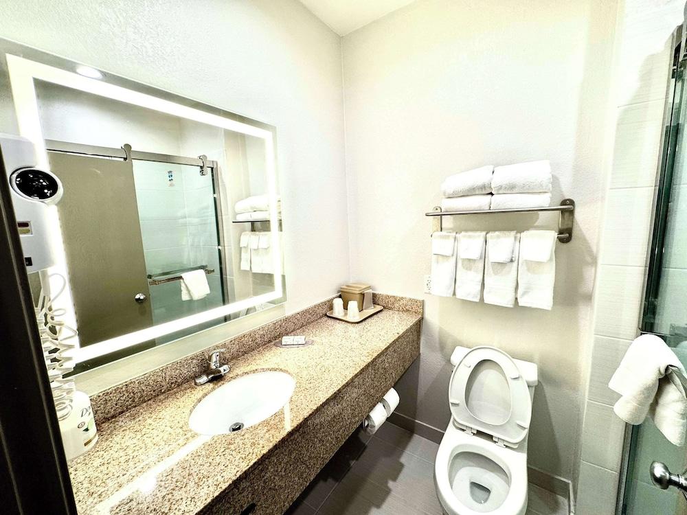 Baymont by Wyndham Richmond I-70 photo 22