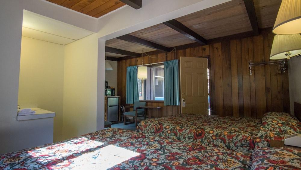 Mountain Pine Motel photo 11