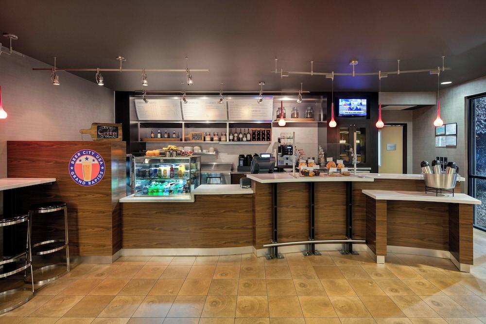Courtyard by Marriott Grand Rapids Airport photo 31