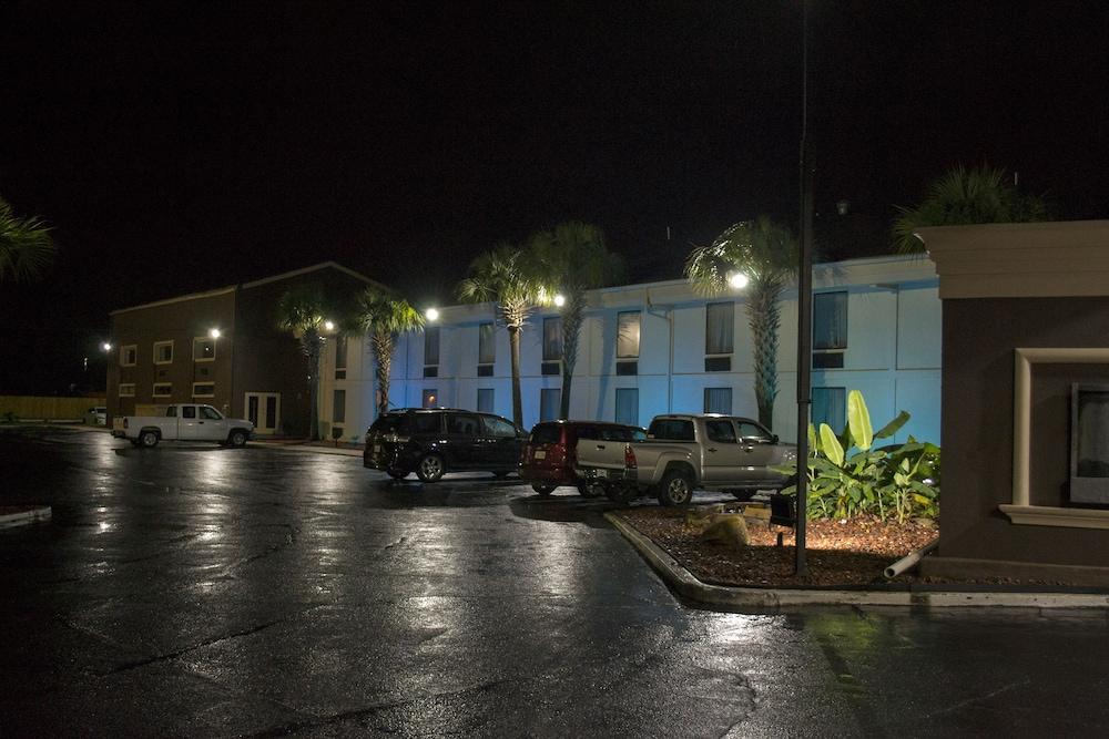 Regency inn and Suites photo 16