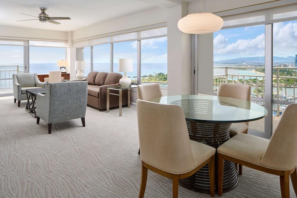 Ilikai Hotel & Luxury Suites photo 36