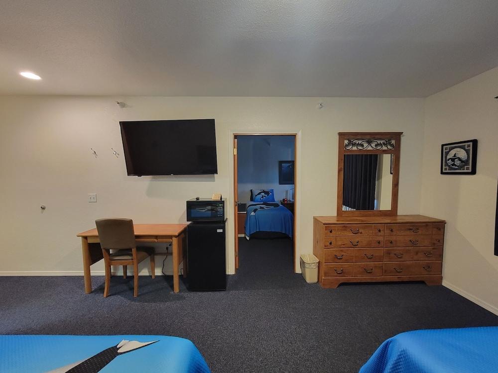 Eagle Bay Inn photo 10