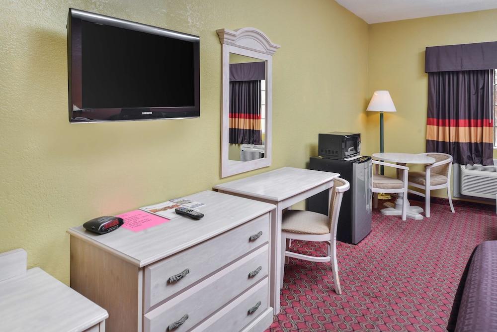 Americas Best Value Inn Houston at FM 1960 & I-45 photo 10