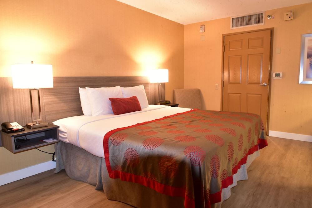 Ramada by Wyndham San Diego National City photo 15