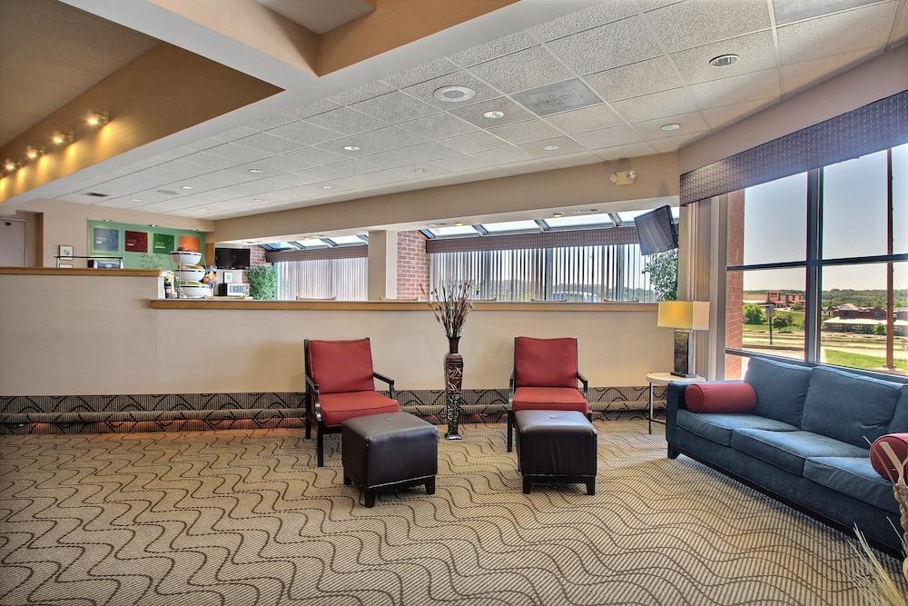 Comfort Inn & Suites Madison - Airport photo 60