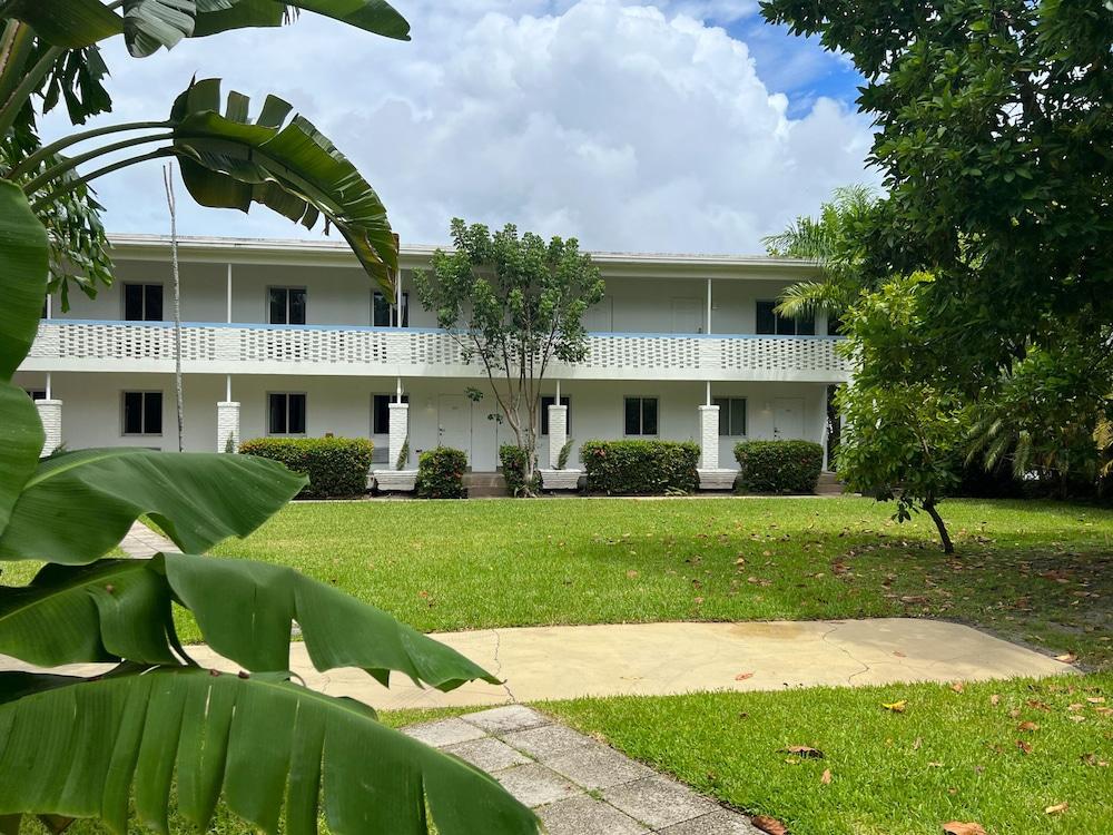 Beach Gardens A North Beach Village Resort Hotel photo 14