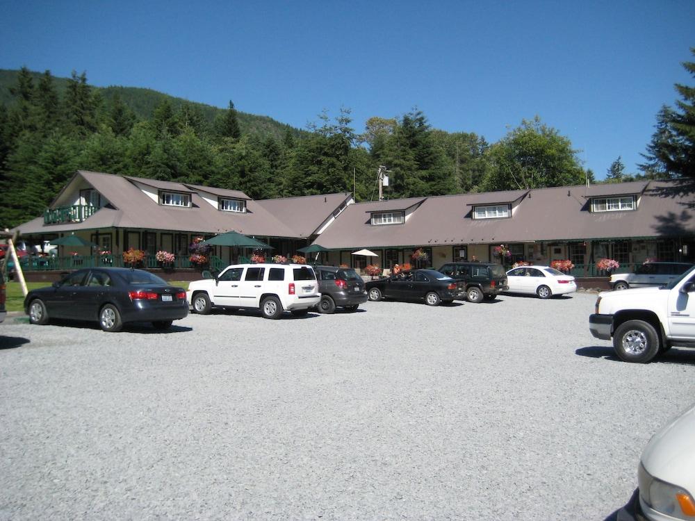Whittaker's Motel & Historic Bunkhouse photo 36