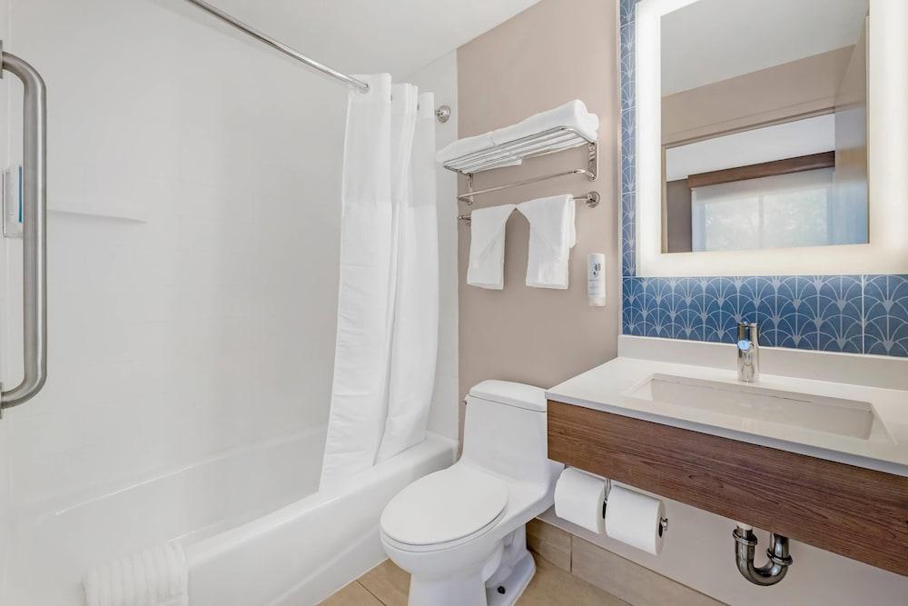 Country Inn & Suites by Radisson, Staten Island photo 3
