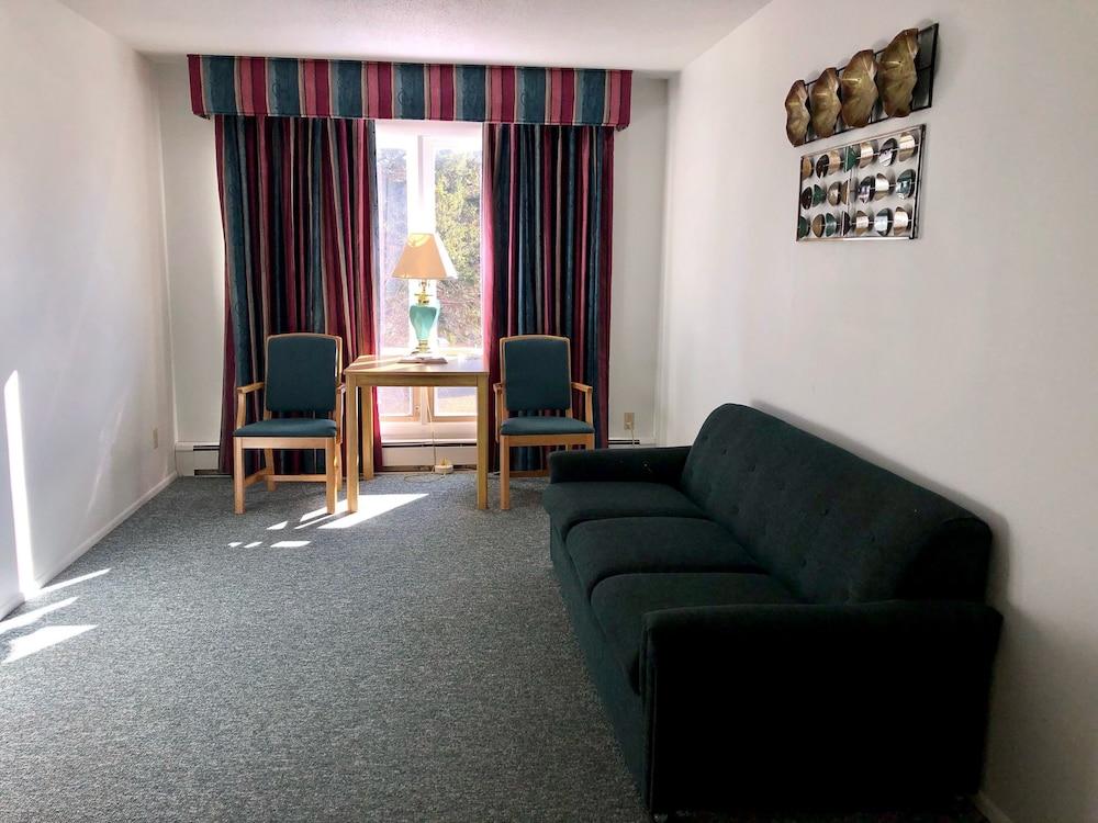 Budget Host Cloverland Motel photo 23