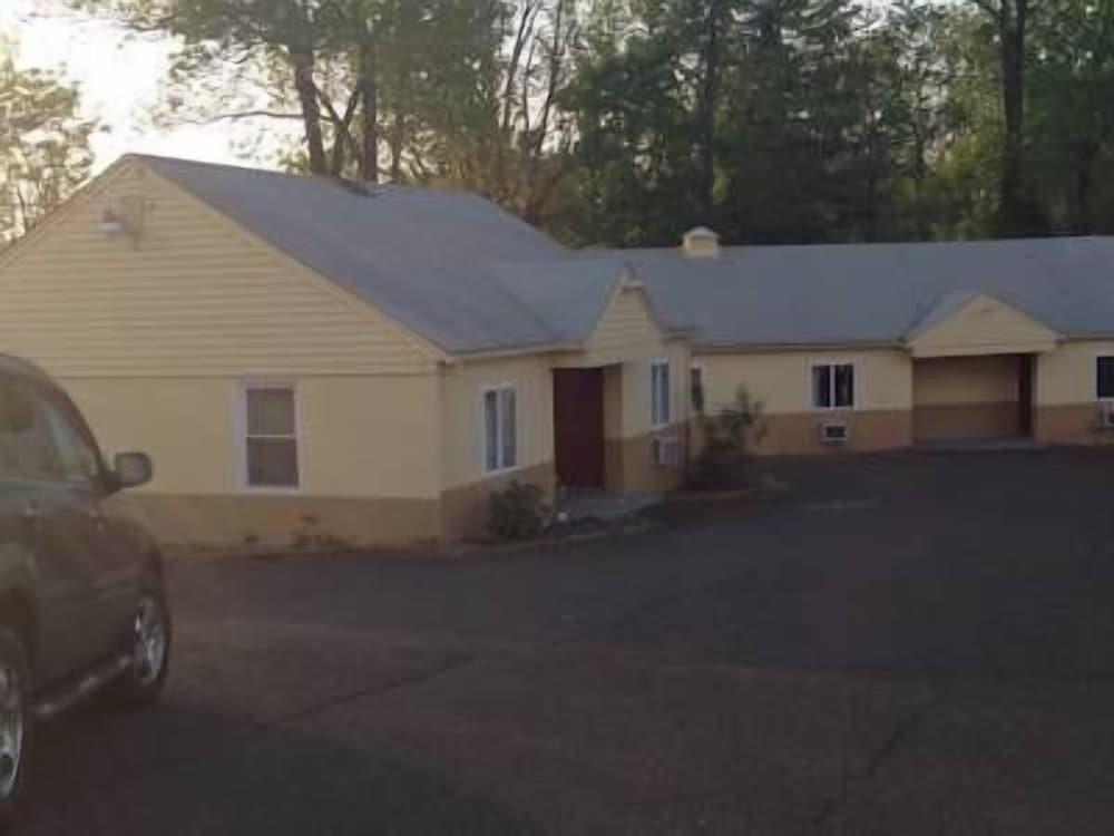 Colonial Village Motel photo 6