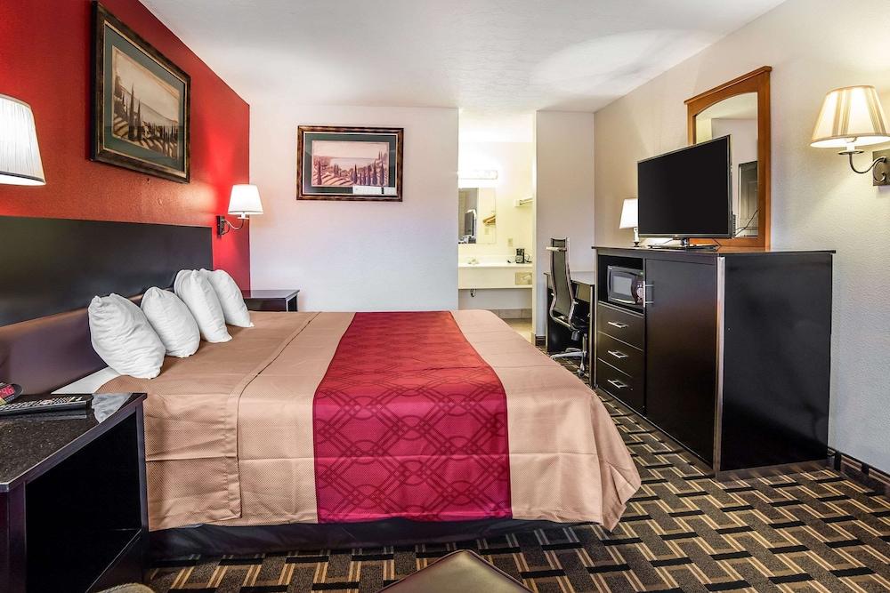 Econo Lodge Downtown photo 15