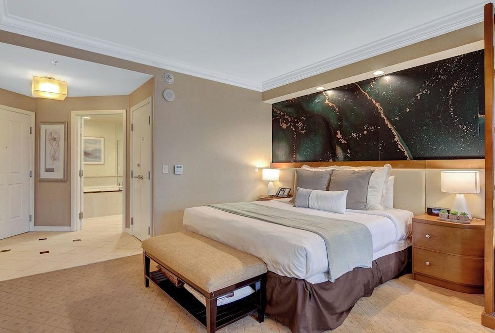 Premium Suite w/balcony at The Signature photo 57