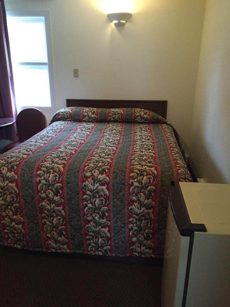 Double A Motel photo 19