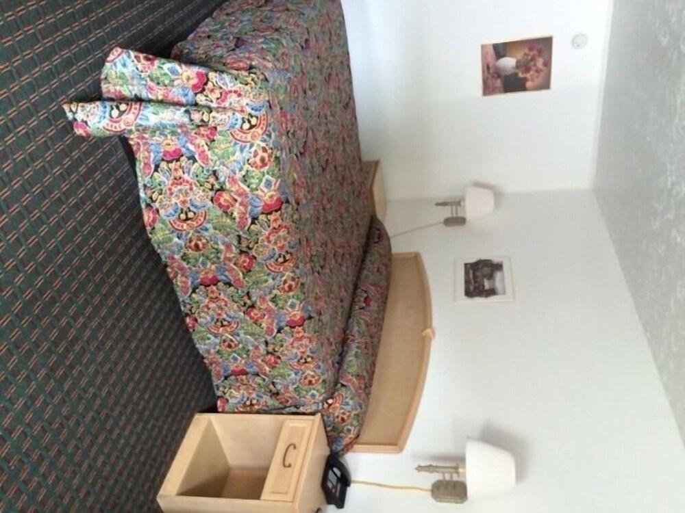 Royal Inn Motel photo 16