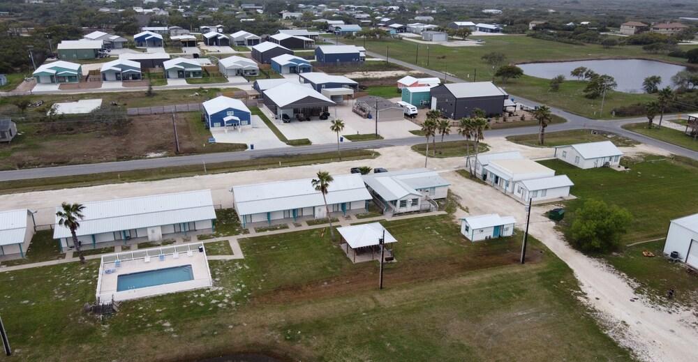 Captain Quarters Motel photo 11