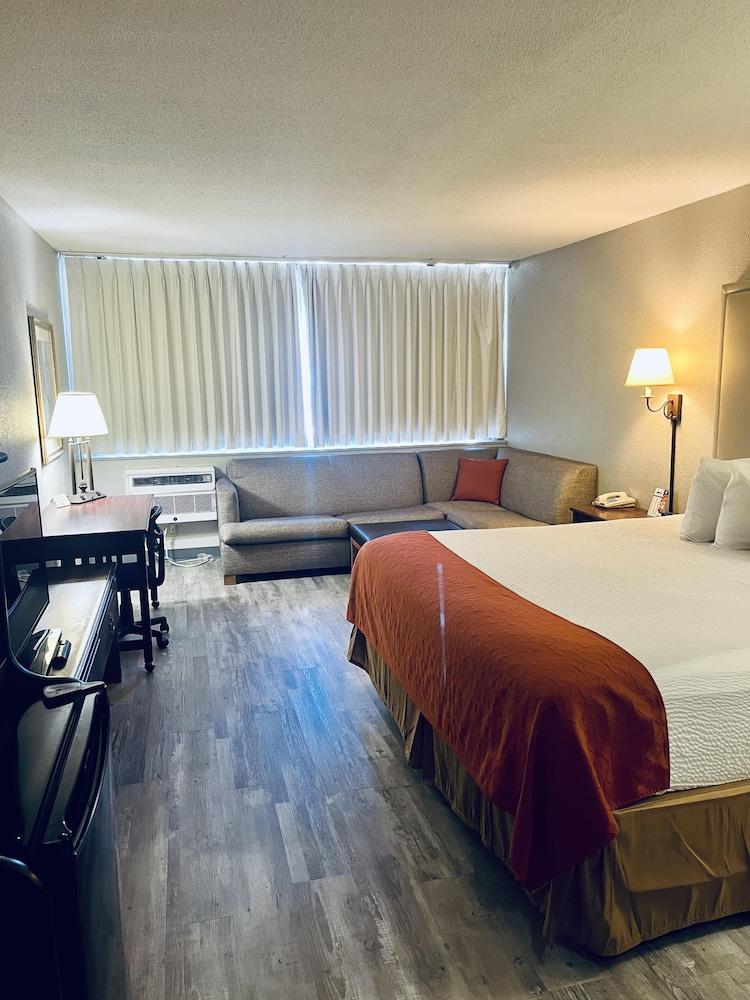 Baymont by Wyndham Keokuk photo 10