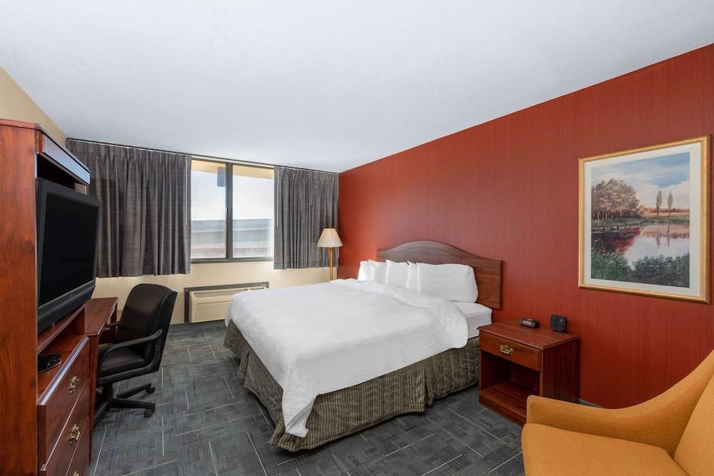 Howard Johnson by Wyndham Gillette photo 13