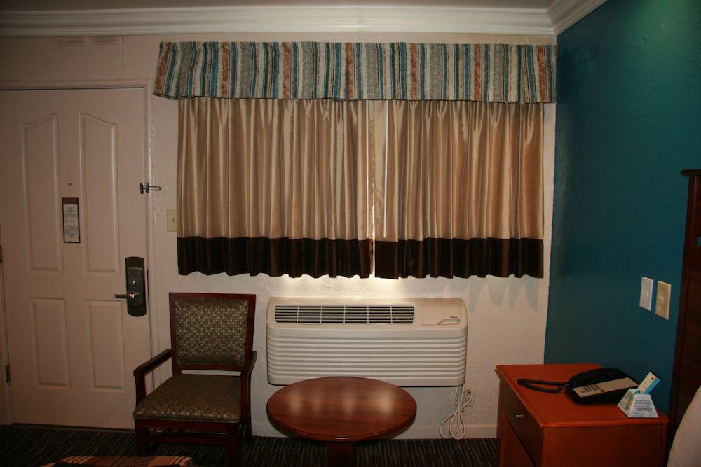 Civic Center Lodge photo 47