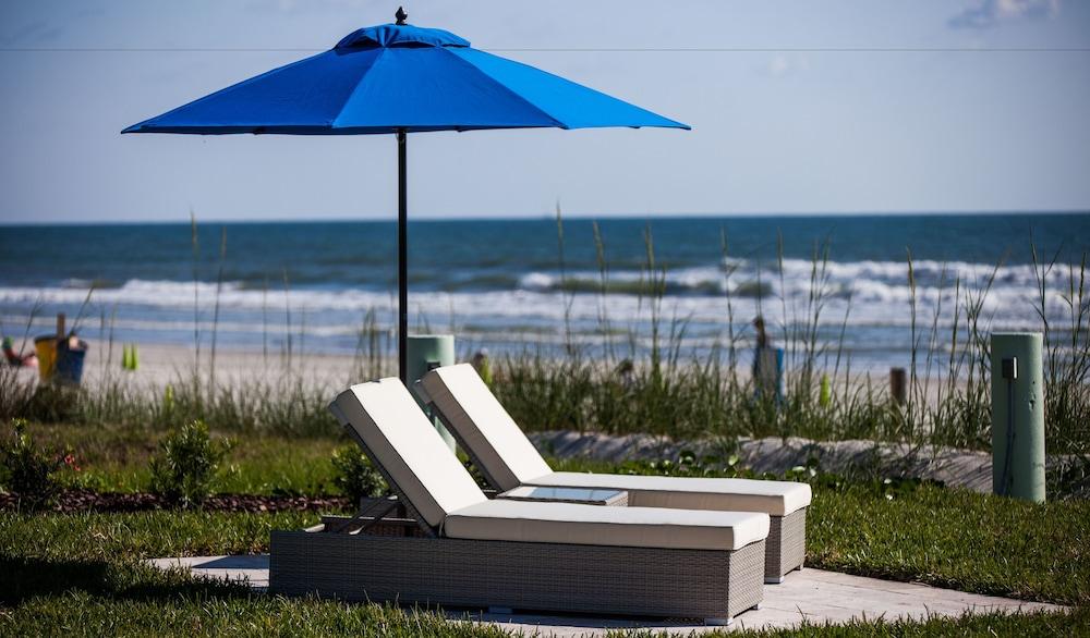 The Salty Mermaid Oceanfront Hotel photo 33