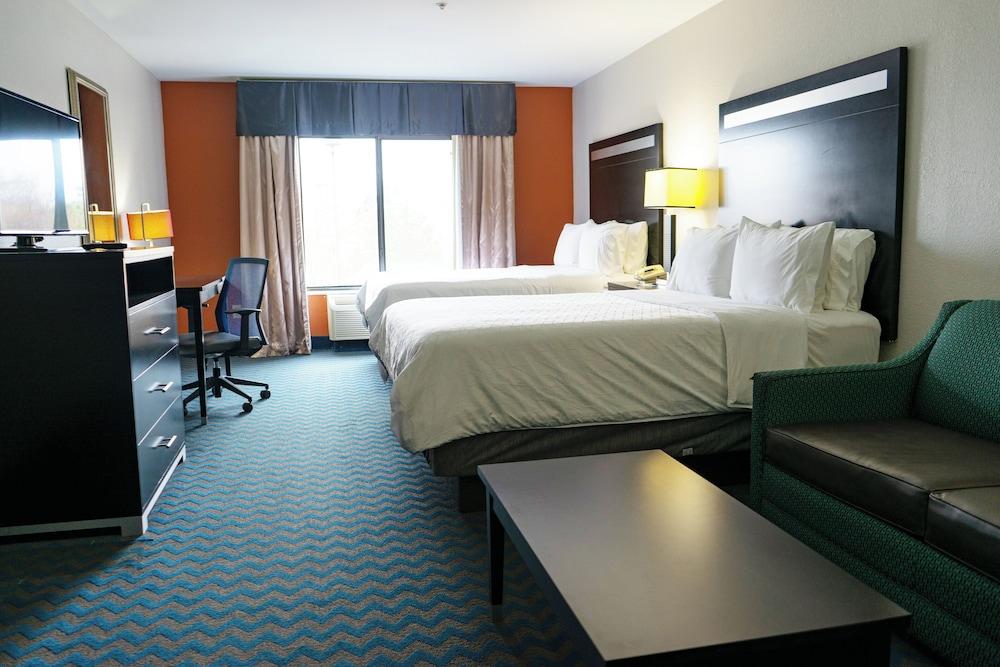 Holiday Inn Express & Suites Roanoke Rapids SE by IHG photo 34