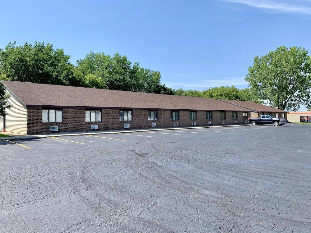 Executive Inn Cass City photo 50