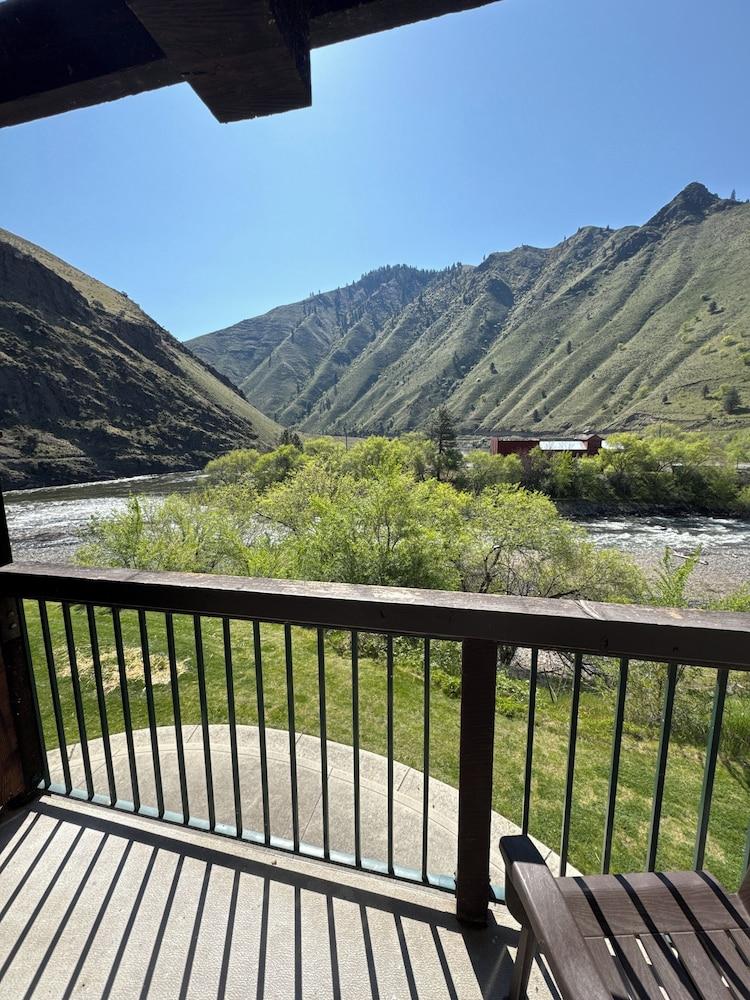 Salmon Rapids Lodge photo 10