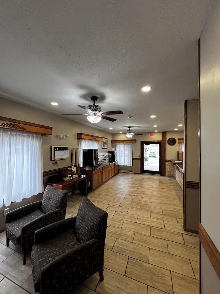 Magnuson Hotel Country Inn photo 11
