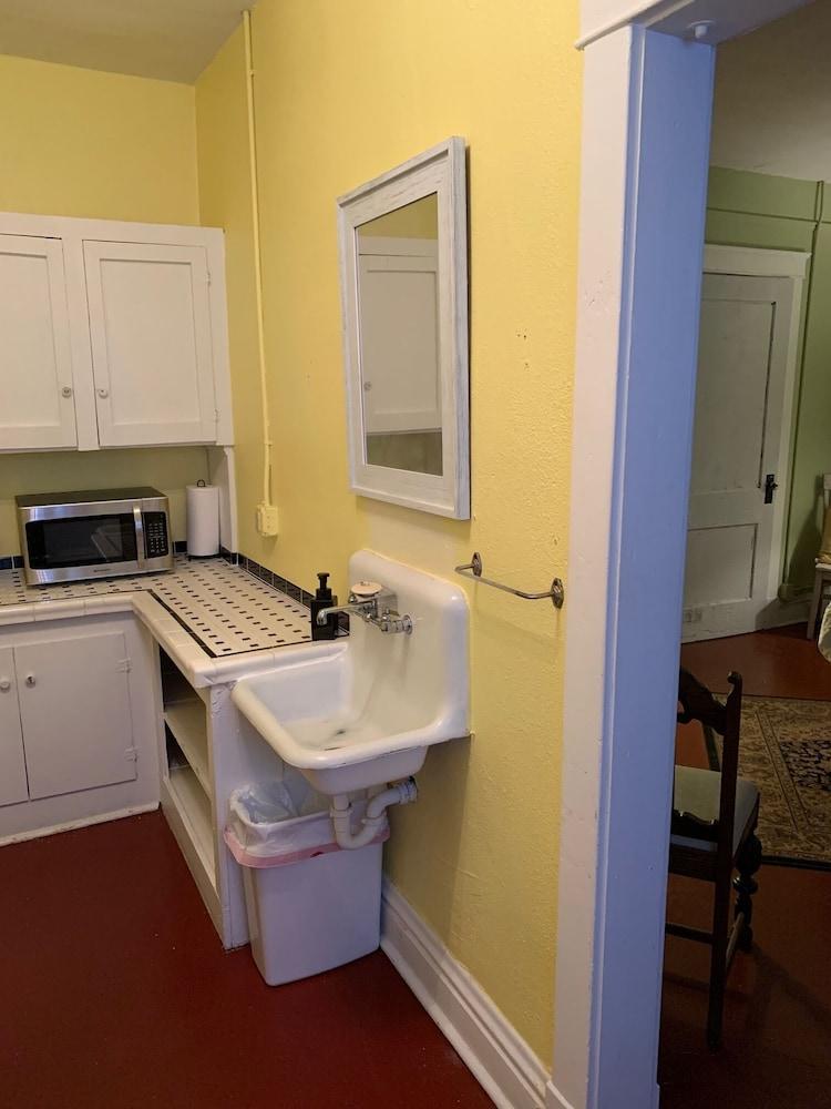 Historic Whiting Hotel Suites photo 6