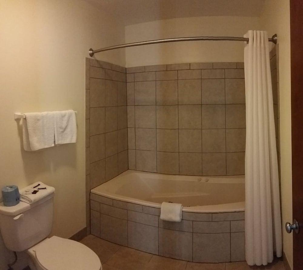 Relax Inn Motel photo 21