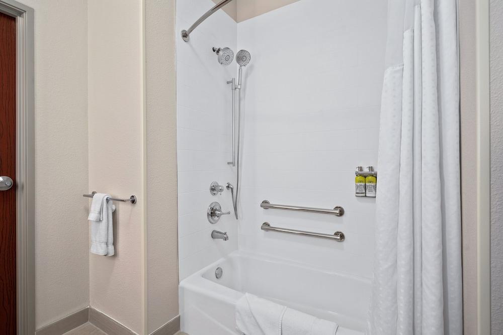 Holiday Inn Express Suites Van Buren-Ft Smith Area by IHG photo 35