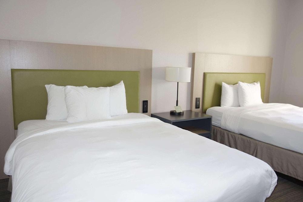 Country Inn & Suites by Radisson, Round Rock, TX photo 9