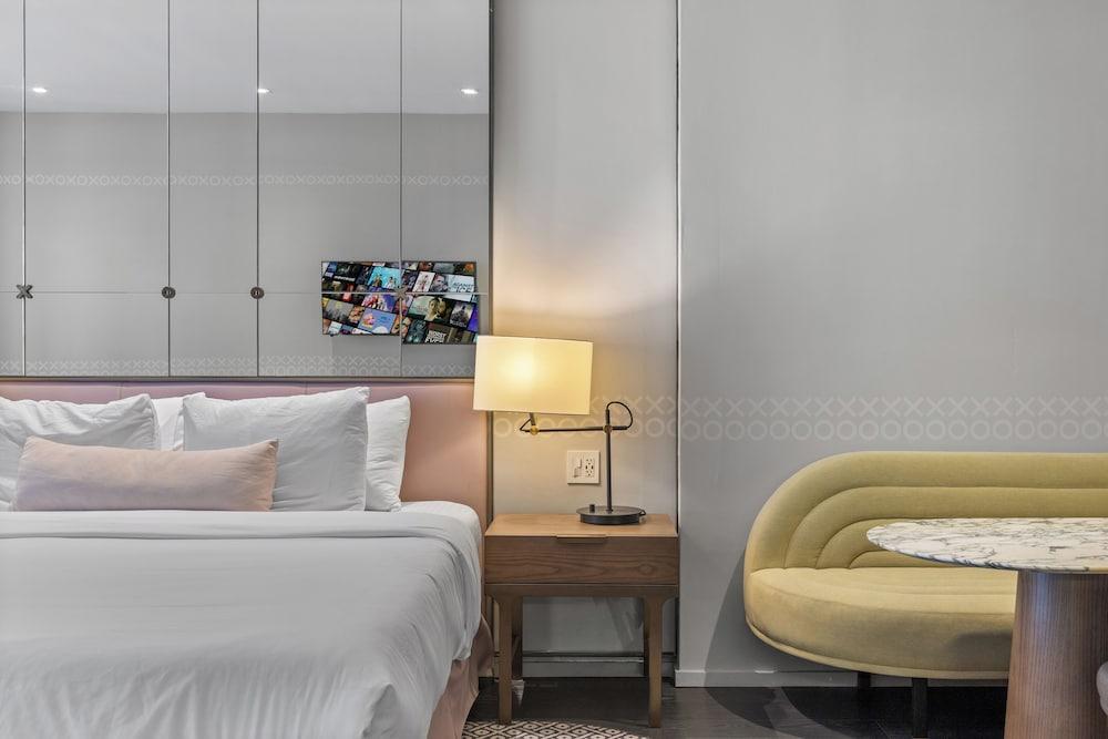 SLS Lux King Suite photo 12