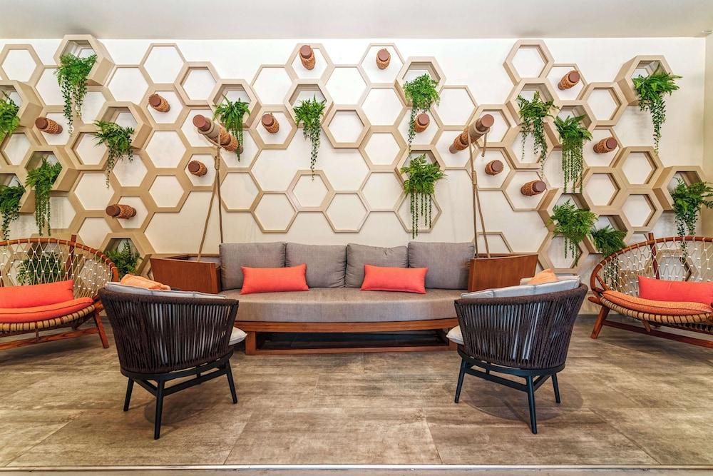 Virgin Hotel Las Vegas, Curio Collection by Hilton photo 9