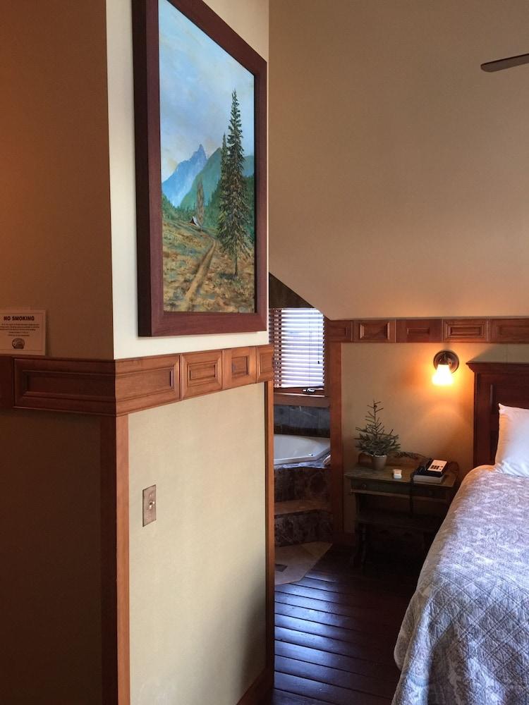 Sumas Mountain Lodge photo 3