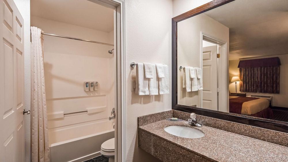 Best Western Johnson City Inn photo 8