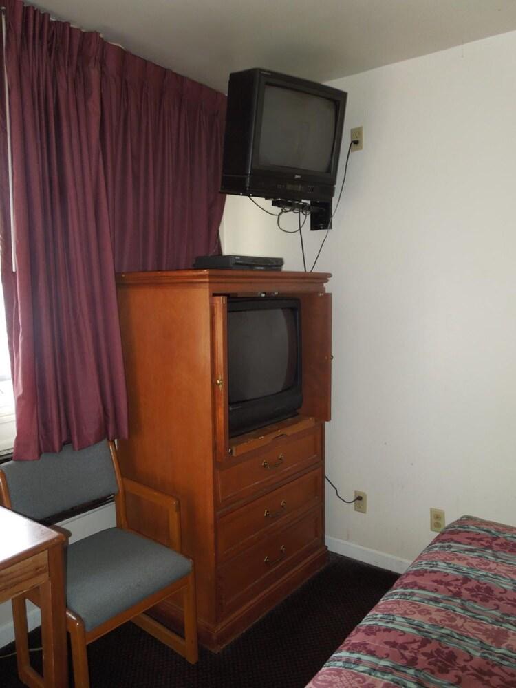 Lee's Motel photo 20
