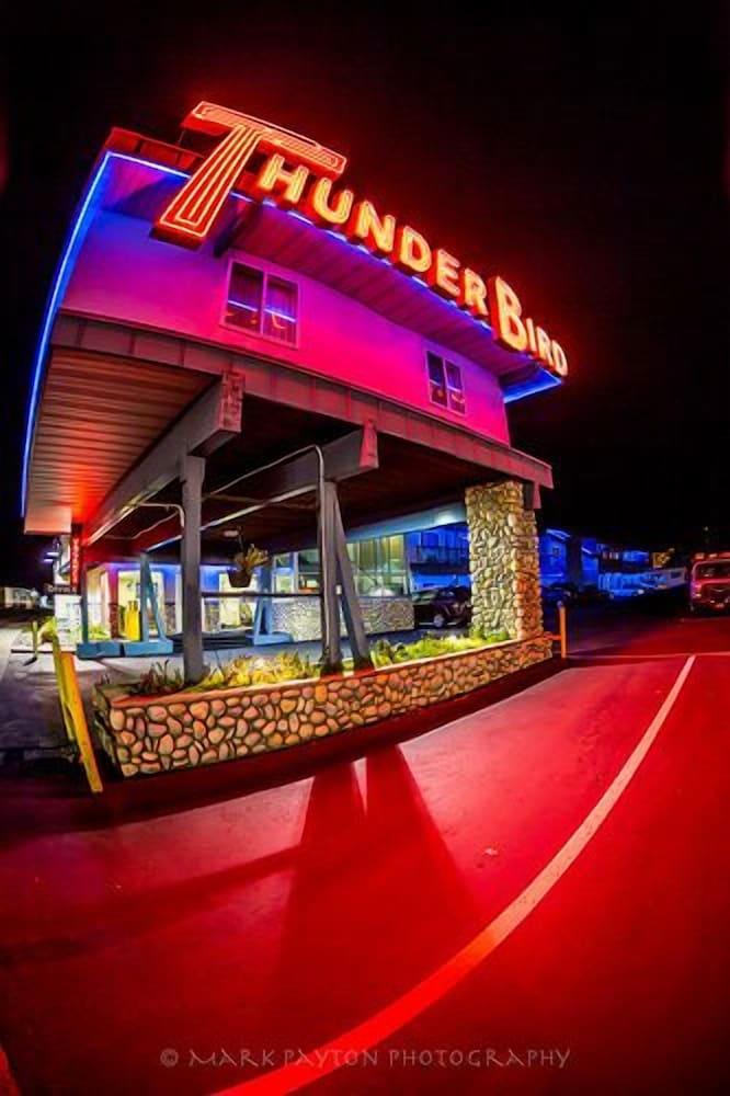 Thunderbird Motel photo 1